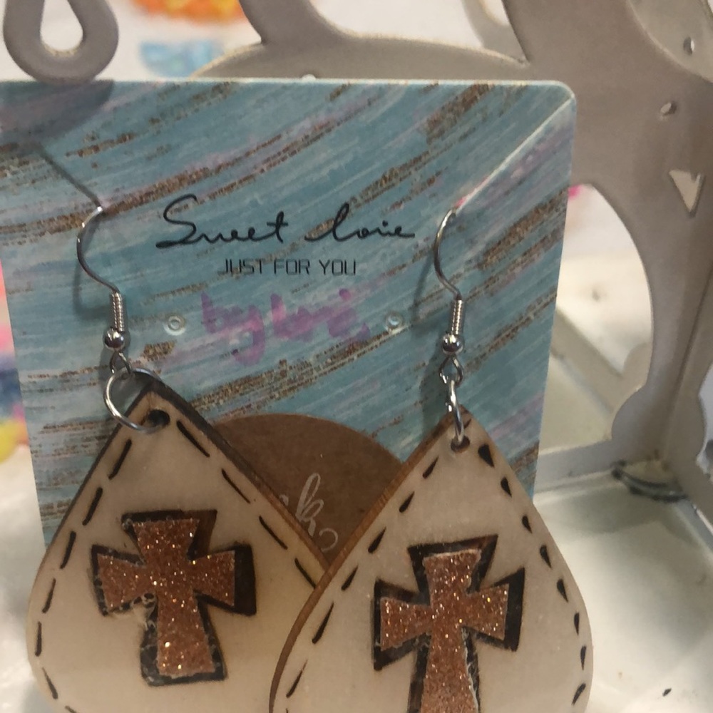 Rustic cross teardrop dangles - Picture 3 of 4